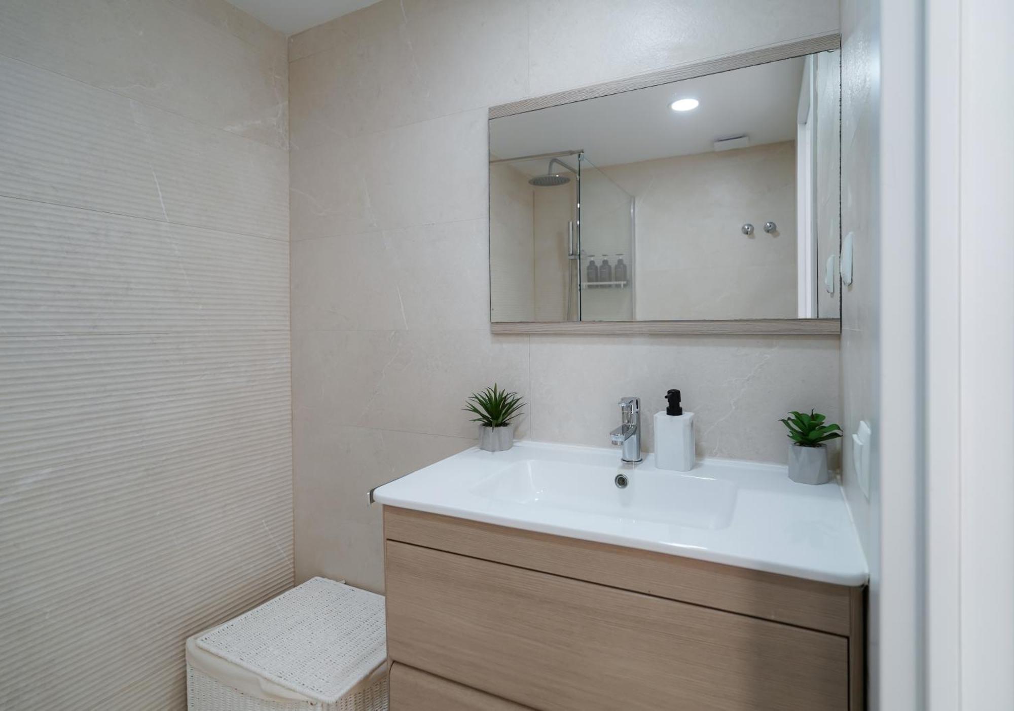 Nomad Malaga - Chic Apartament Center Torremolinos Bagian luar foto